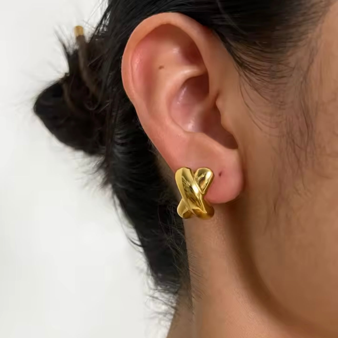 Kisses Stud Earrings