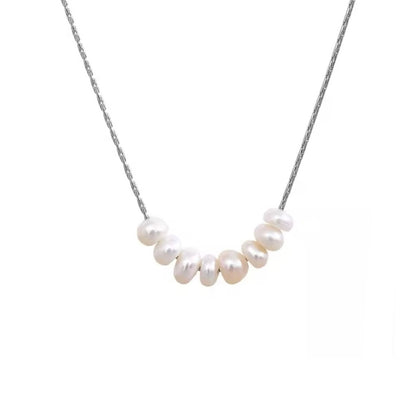 Tiny Pearls Necklace