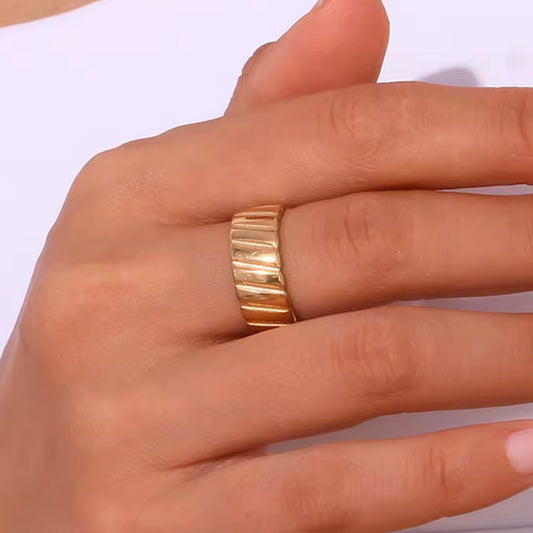 Band Ring - Medium