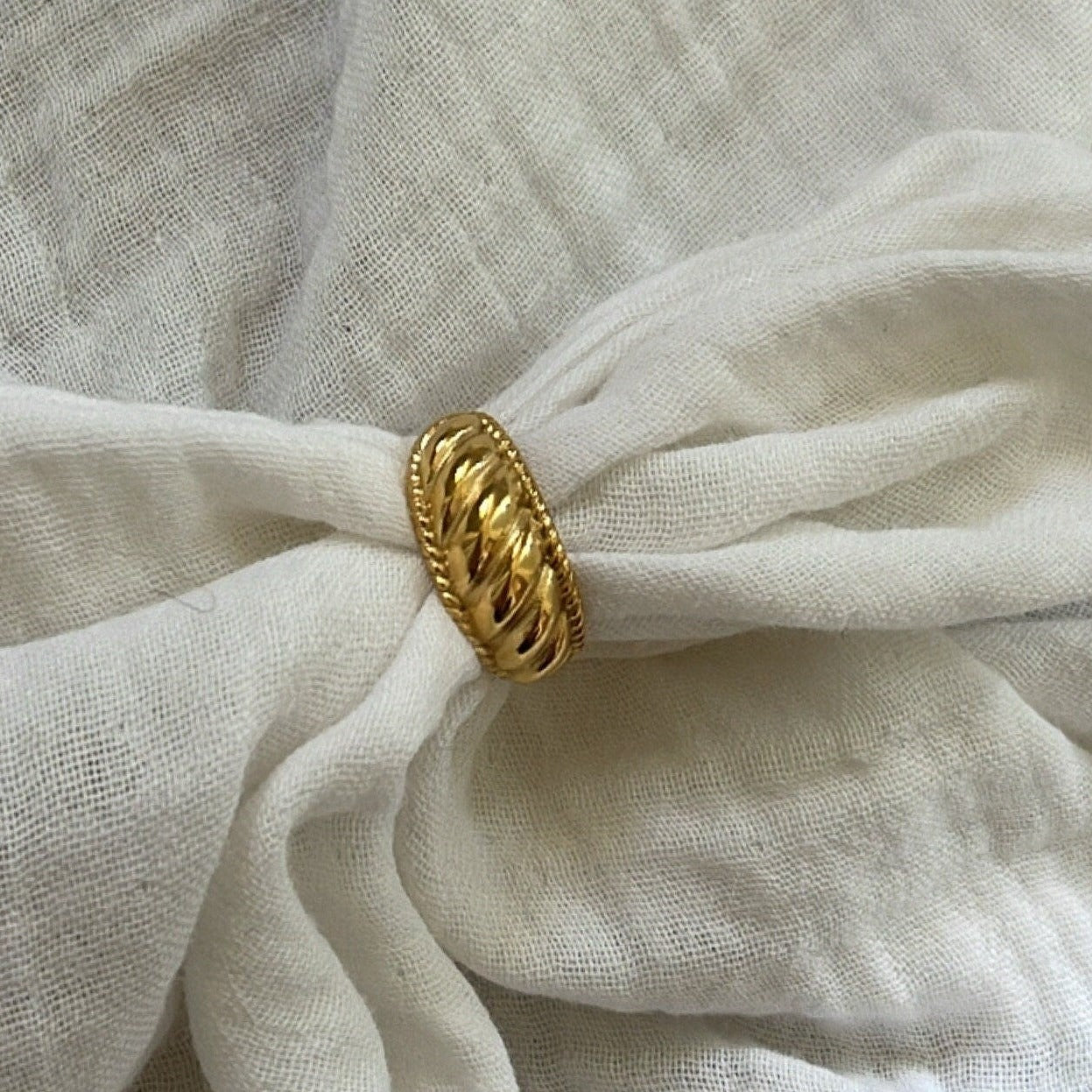 Croissant Rope Dome Ring